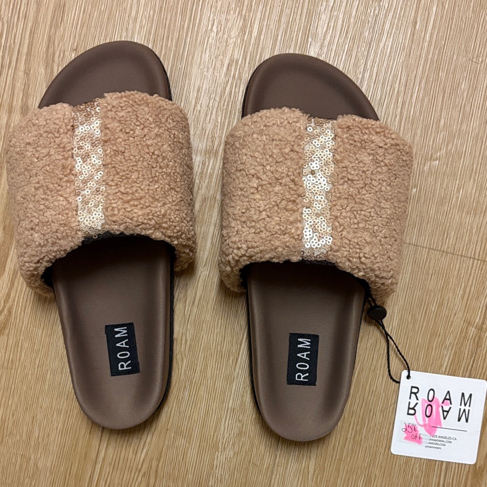 ROAM FUZZY PAILLETTE SLIDER BEIGE FAUX SHEARLING Slippers NWT SIZE 7
